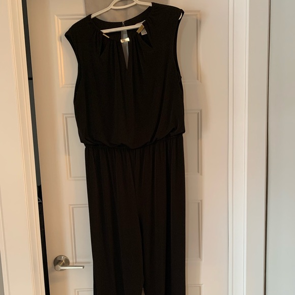 Jumpsuit with gold neckline - Picture 1 of 8